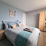 3 Bedroom Apartment Coventry - Hosted By Coventry Accommodation