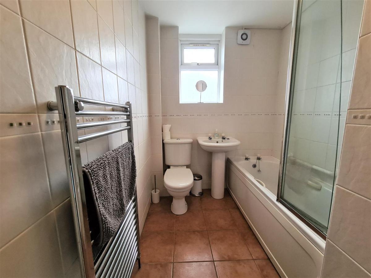 3 Bedroom Apartment Coventry - Hosted By Coventry Accommodation Apartment *