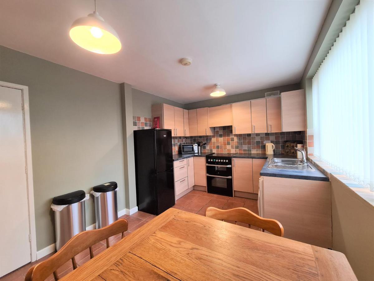 Apartment 3 Bedroom Apartment Coventry - Hosted By Coventry Accommodation