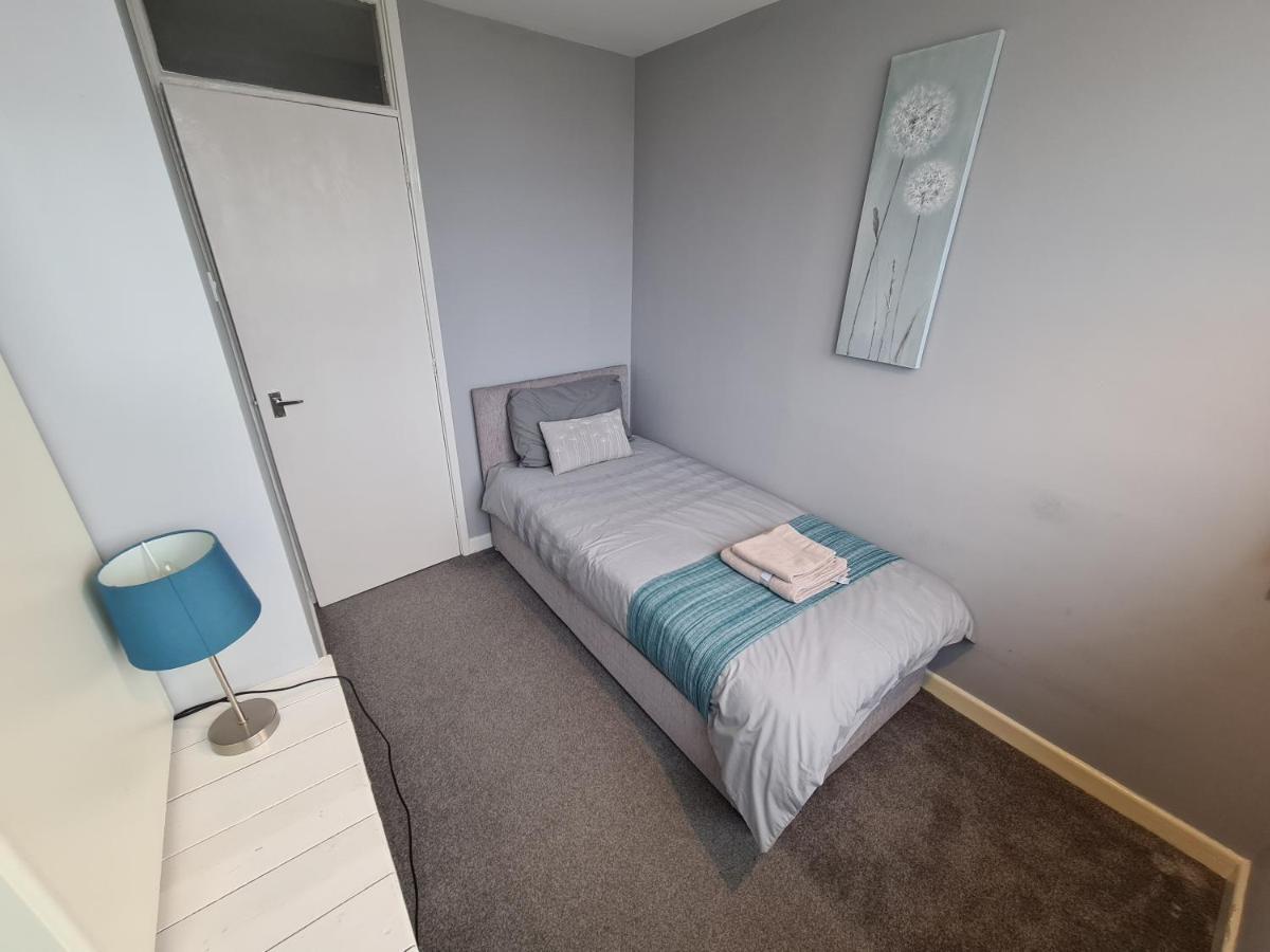 Apartment 3 Bedroom Apartment Coventry - Hosted By Coventry Accommodation