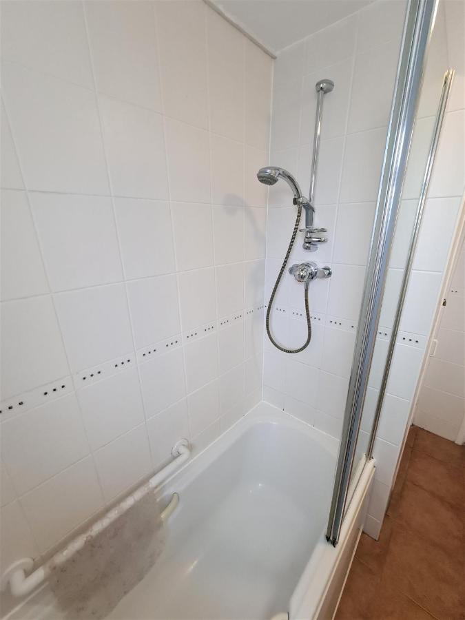 Apartment 3 Bedroom Apartment Coventry - Hosted By Coventry Accommodation